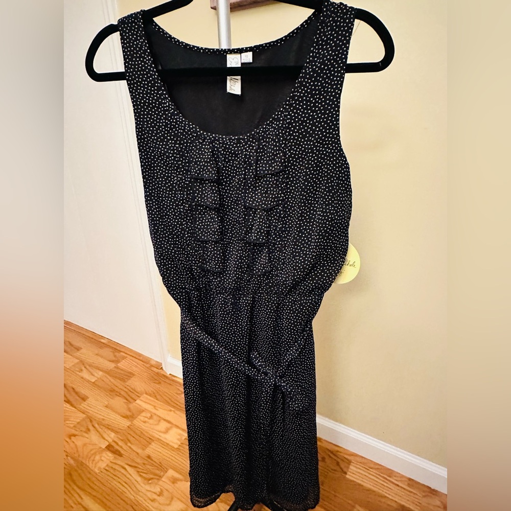 NWT EMMA & MICHELLE Elegant Black Polka Dot Dress
100% Polyester 
Sz 10